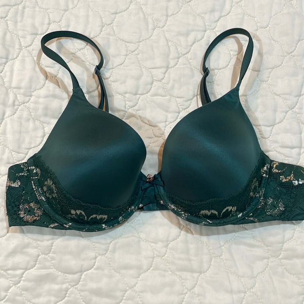 Victoria’s Secret Body By Victoria 34C